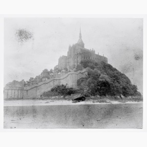 B&W photo of the Mont Saint Michel in France