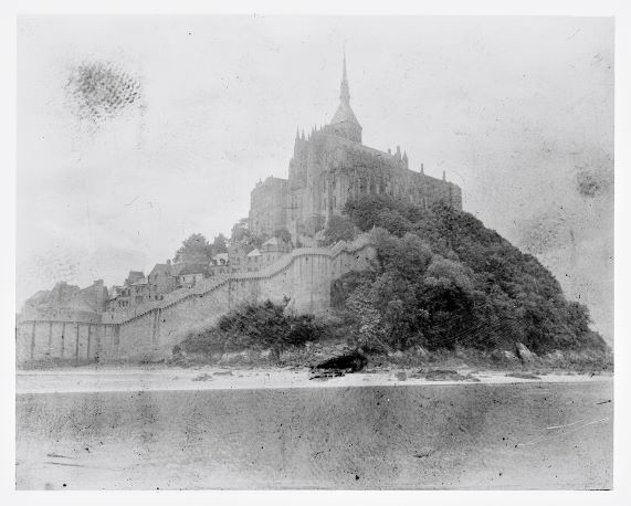 B&W photo of the Mont Saint Michel in France